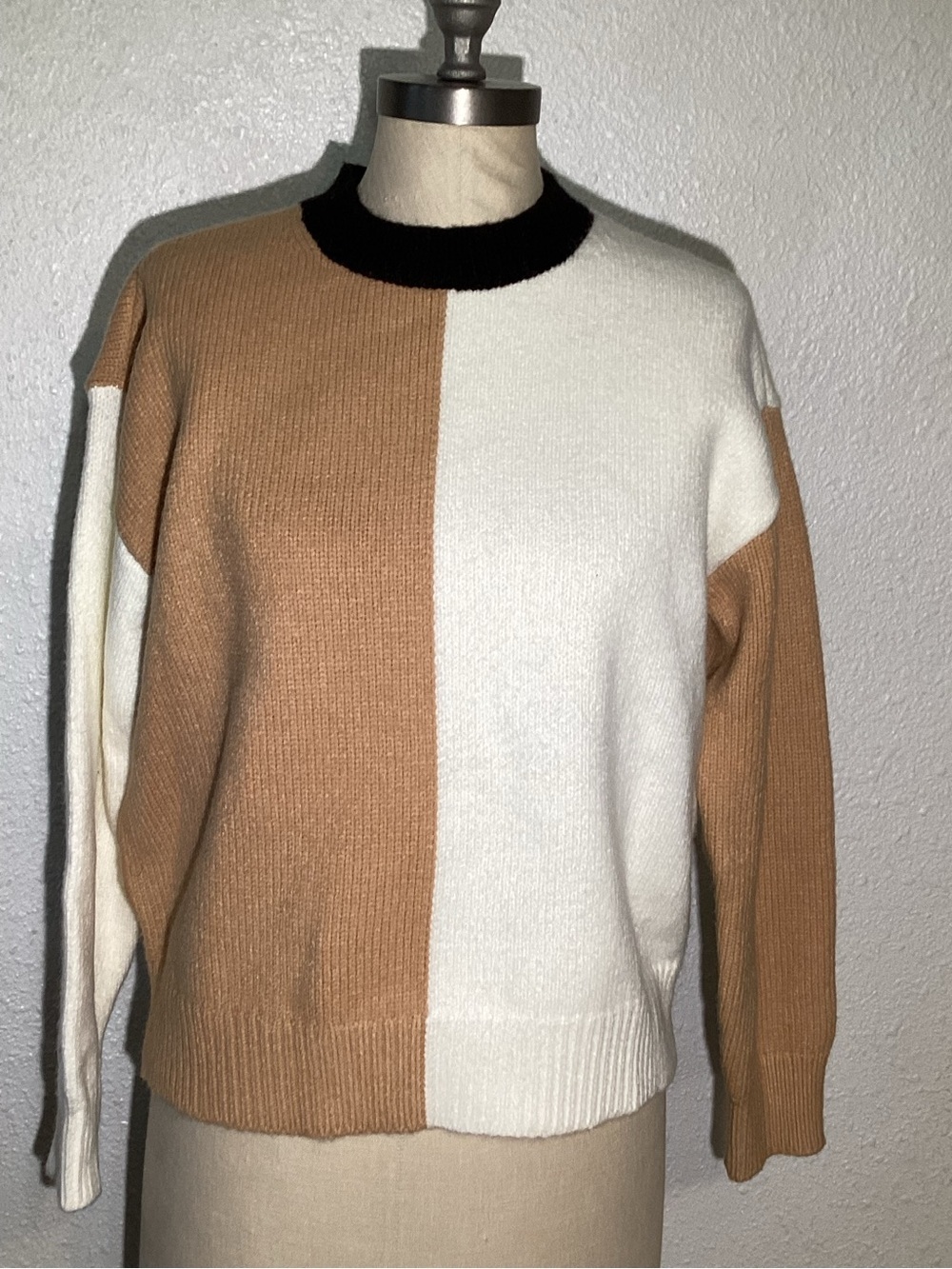 Ann Taylor women’s Crewneck Sweater in Camel and Cream size medium